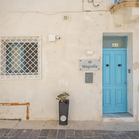 Large 200year Old 2 Min Away From Mdina